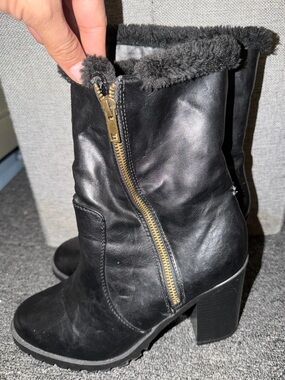 Lane Bryant Black Faux-Fur Lined Heeled Ankle Boots with Side Zip